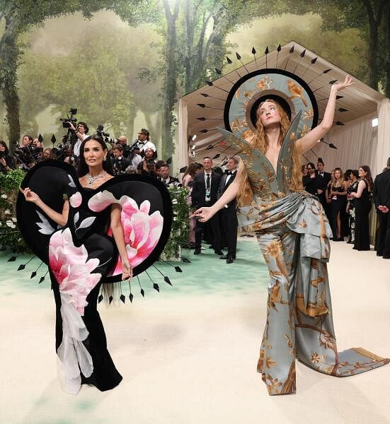 U.S. actress Demi Moore and U.S.-British fashion designer Harris Reed pose at the Met Gala.
