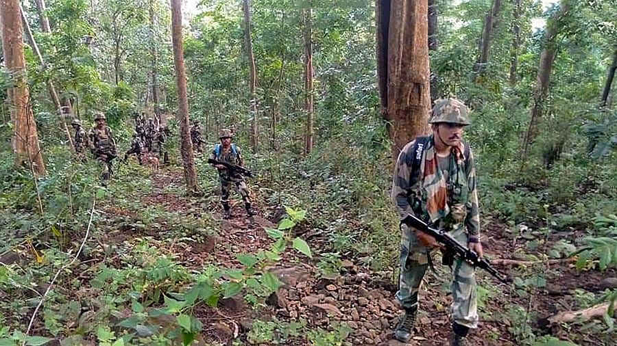 Naxalite carrying Rs 2 lakh bounty surrenders before security forces in Chhattisgarh