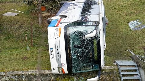Florida bus crash kills eight, leaves eight critically injured