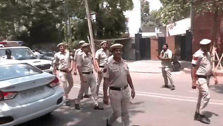 AAP Protest Live | Amid AAP's march to BJP HQ, Delhi police at Arvind Kejriwal's house to probe assault case