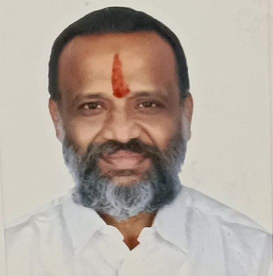 Aged 46, Kolisetty Shiva Kumar of the Yuga Thulasi Party has no cases booked against him. According to Kumar the main issue for the 2024 elections is that the Centre should declare cow as the national animal of India.