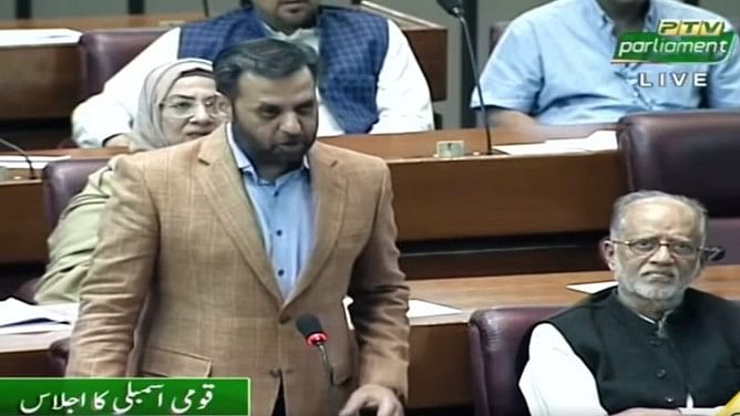 India's moon landing and kids dying in Karachi gutters aired on same screen: Pakistani lawmaker