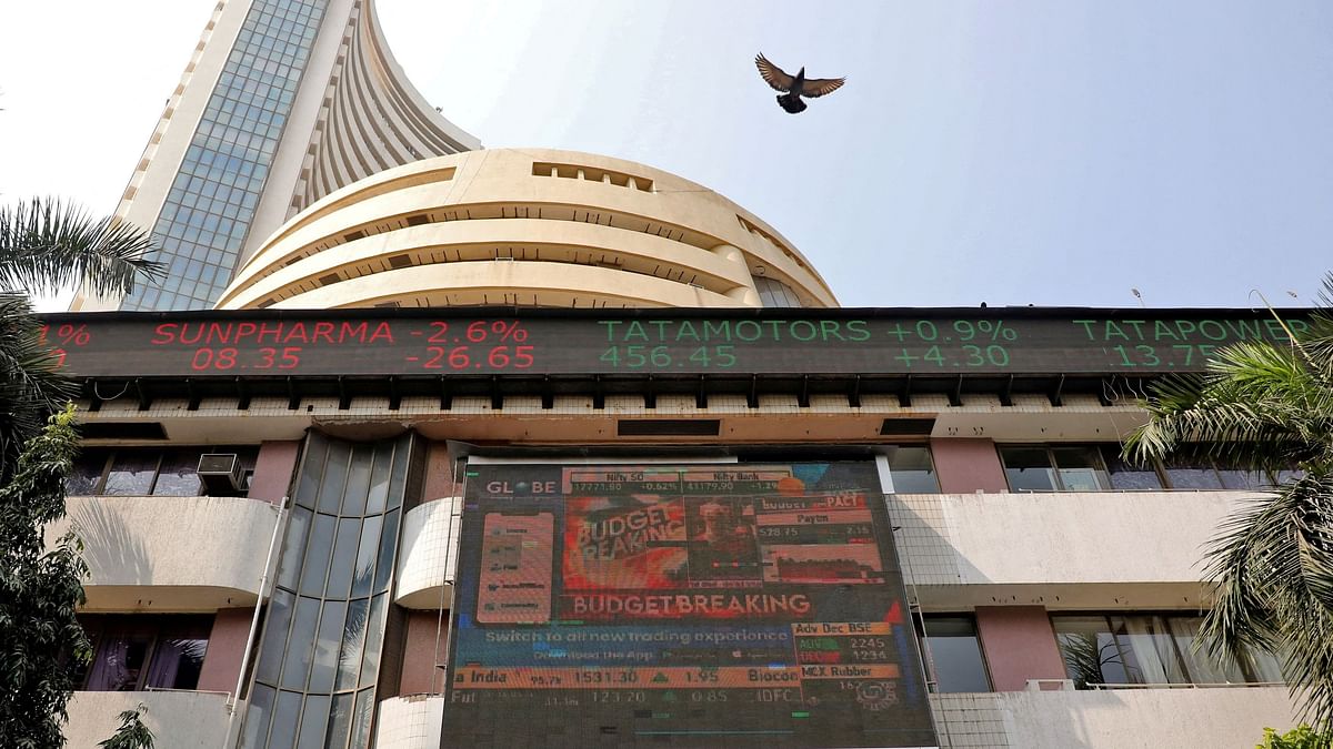 Markets pare early gains; Sensex tanks 779 points, Nifty falls from record peak