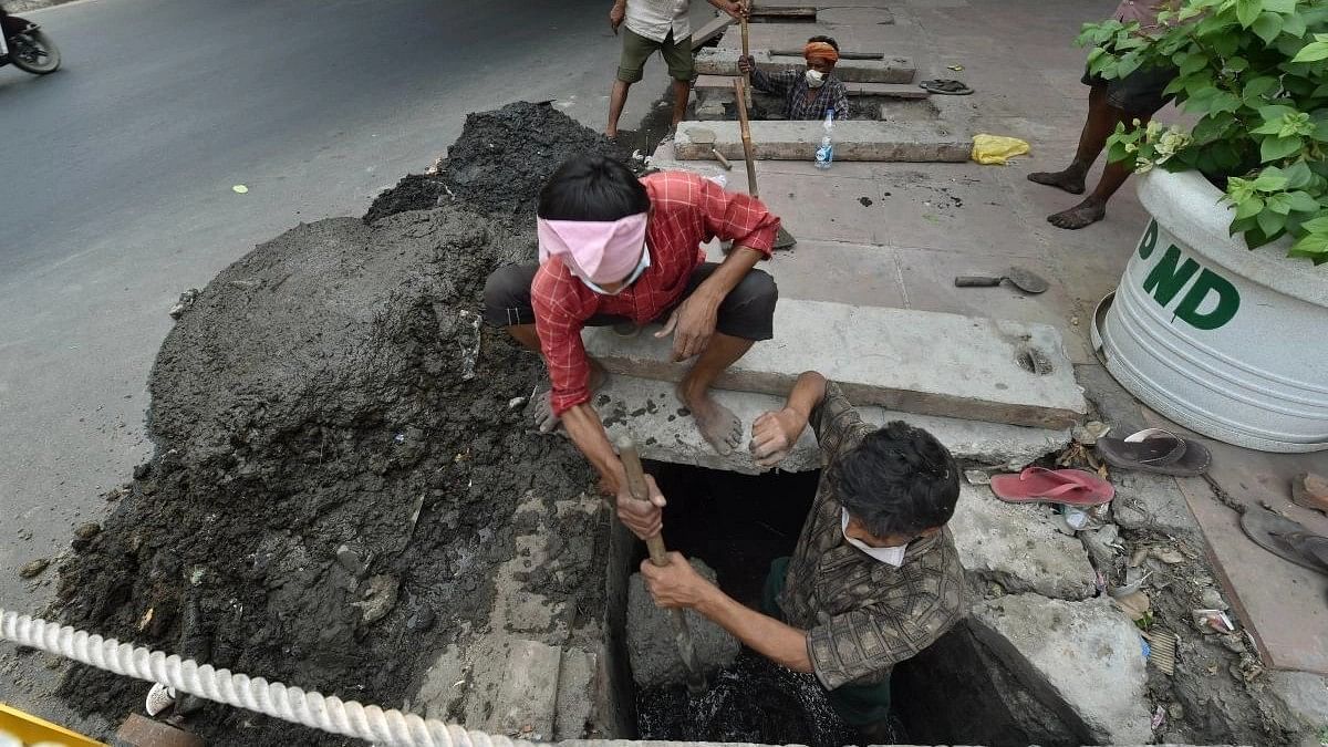 Two workers die while cleaning septic tank in Delhi's Sarita Vihar
