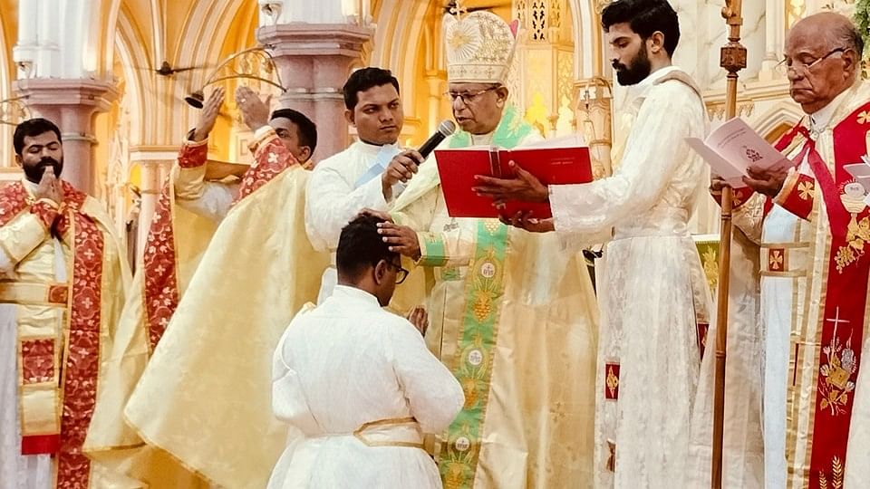In a first in Catholic churches in India, deaf & speech-impaired ordained as priest in Kerala