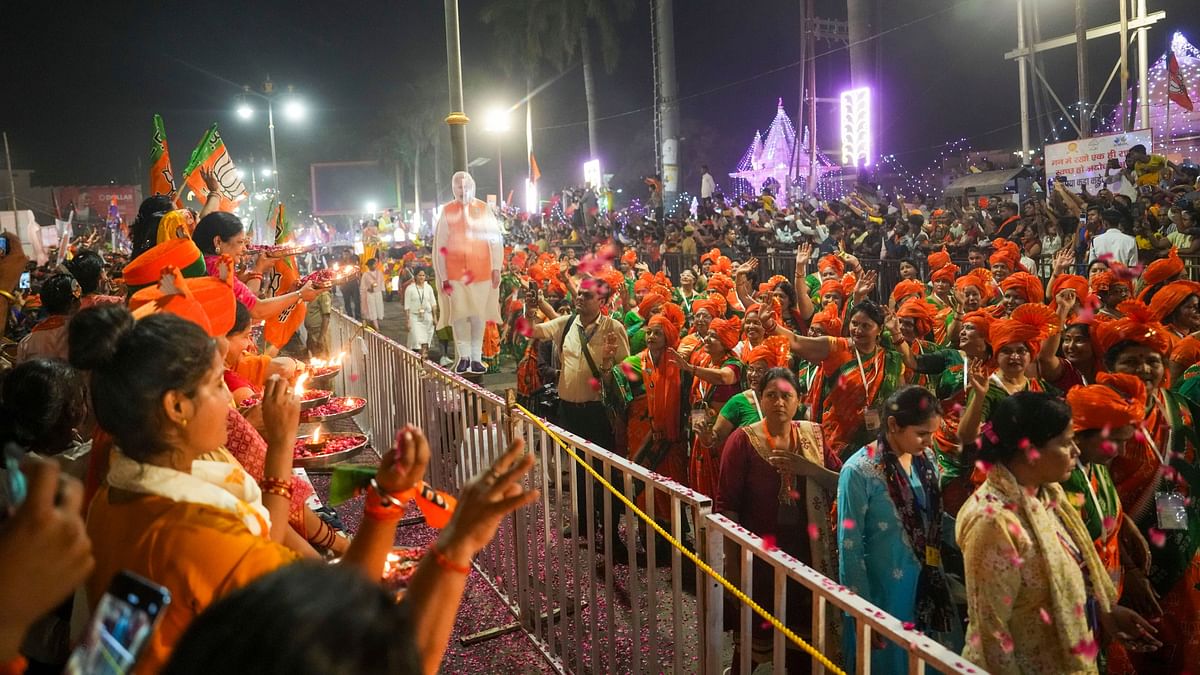 People perform 'aarti' during the roadshow of Prime Minister Narendra Modi for Lok Sabha elections, in Ayodhya.
