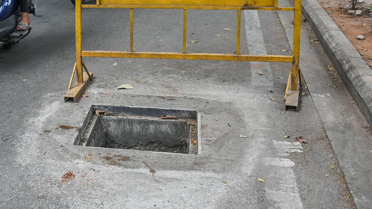 32-year-old dies while cleaning sewage line at Delhi mall, another injured 