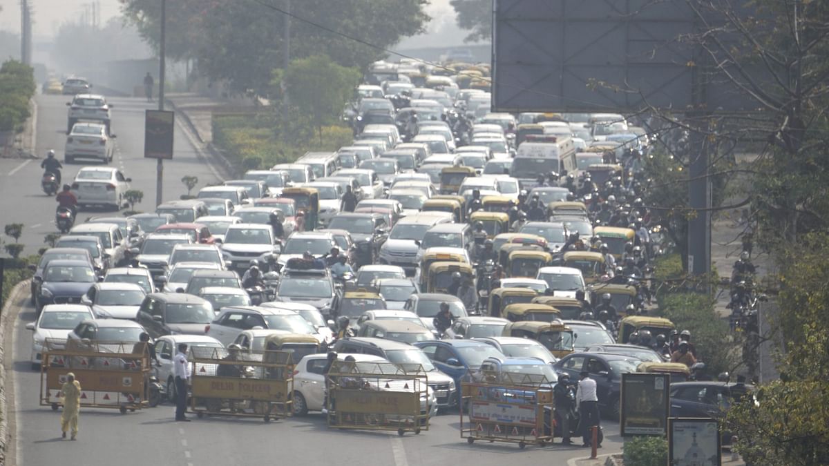 One lakh commuters challaned for pollution certificate violations in 4 months: Delhi traffic police