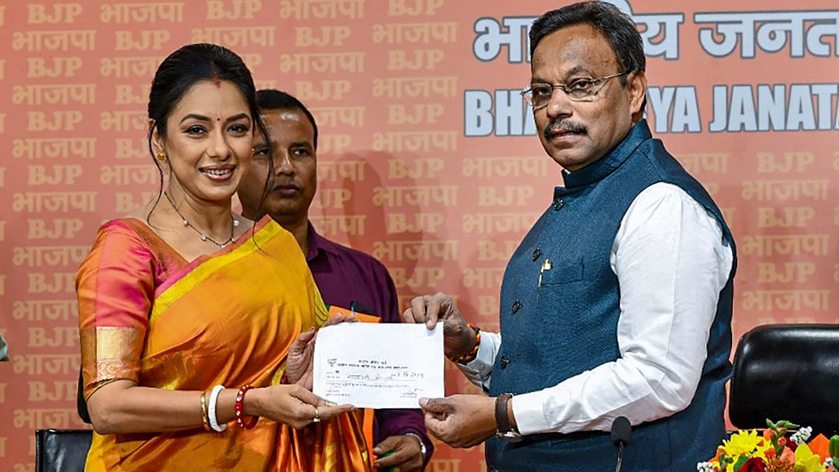Rupali Ganguly being felicitated by BJP National General Secretary Vinod Tawde after joining the party, in New Delhi.