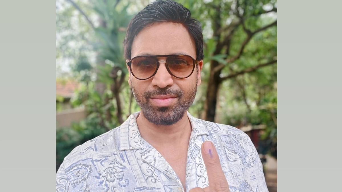 Actor Sumanth shows his ink-marked finger after exercising his right in the fourth phase of Lok Sabha elections.