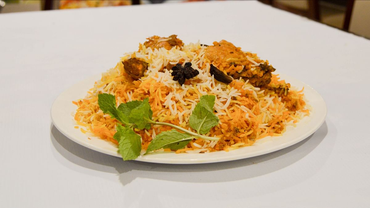 Bombay Biryani: A specialty of Mumbai, this biryani is a fusion of Mughlai and Iranian influences. It is characterised by its sweetness and the addition of dried plums. 