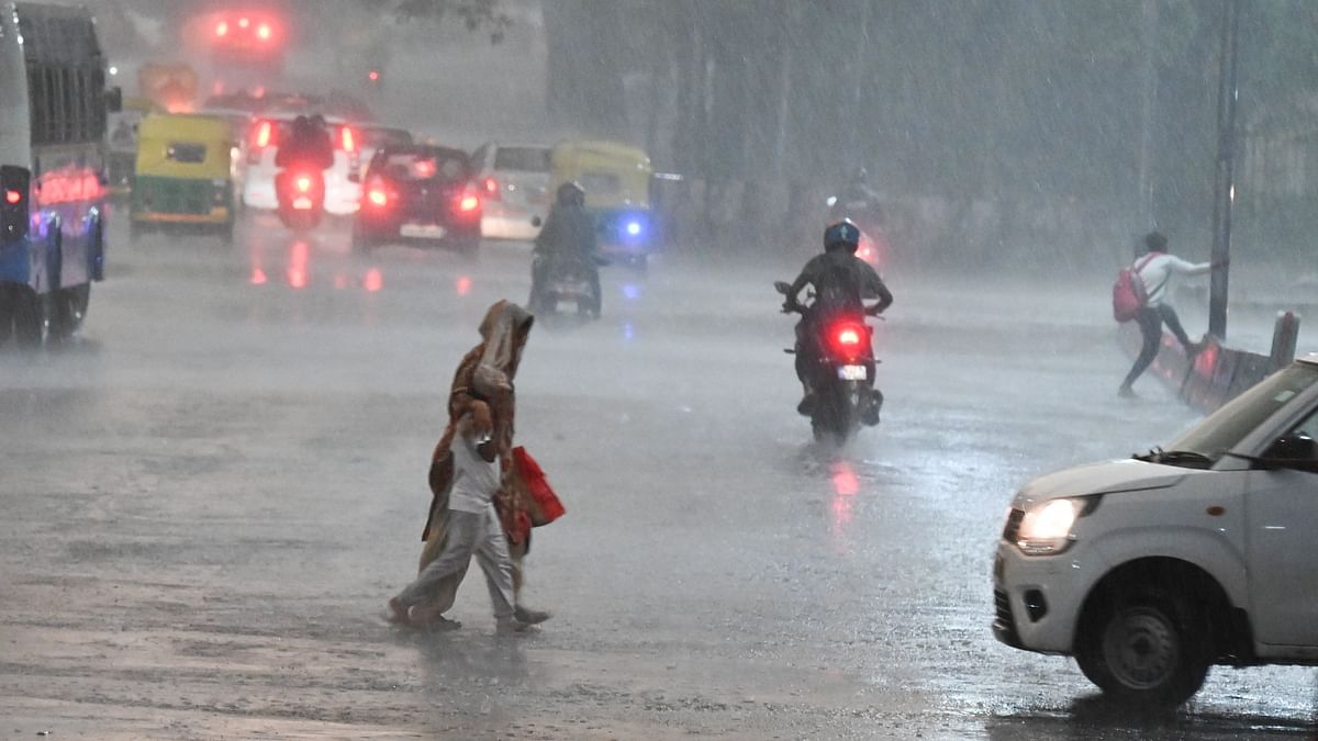 The Indian Meteorological Department (IMD) has issued a yellow alert for the city, predicting a clouded sky with a few spells of rain or thundershowers today. The downpour is anticipated to persist until June 5.