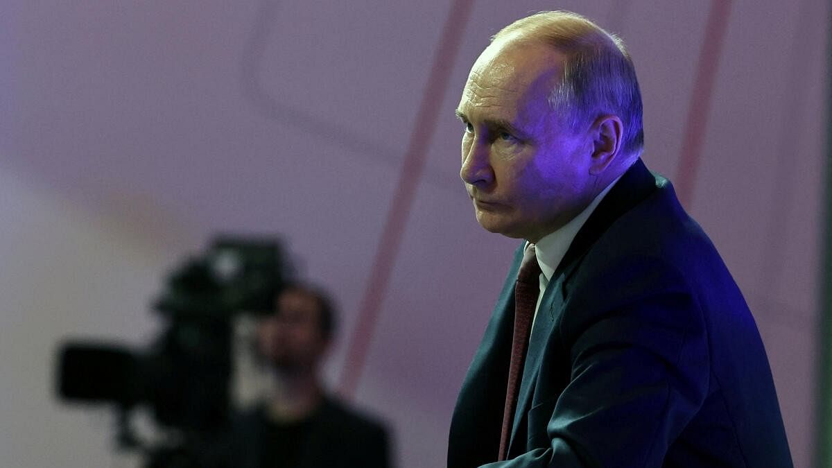 Putin extends defence ministry purge, hands job to a relative