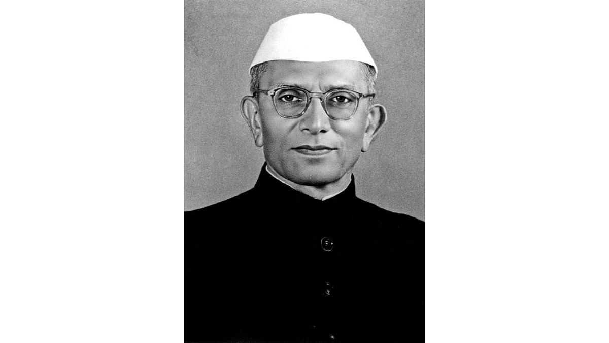 Morarji Desai (1977-1979): Morarji Desai led the first non-Congress government and worked on promoting transparency and fighting corruption.