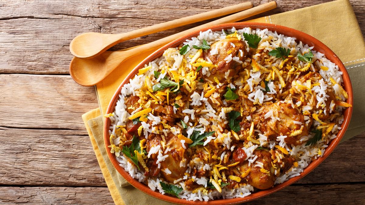 Lucknowi Biryani: Lucknowi Biryani also called Awadhi biryani is famous for its subtle flavors. Made with aromatic spices, rice and meat, this biryani often includes a fragrant blend of saffron, rose water, and screw-pine water.