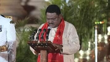 Jual Oram takes oath as union minister.