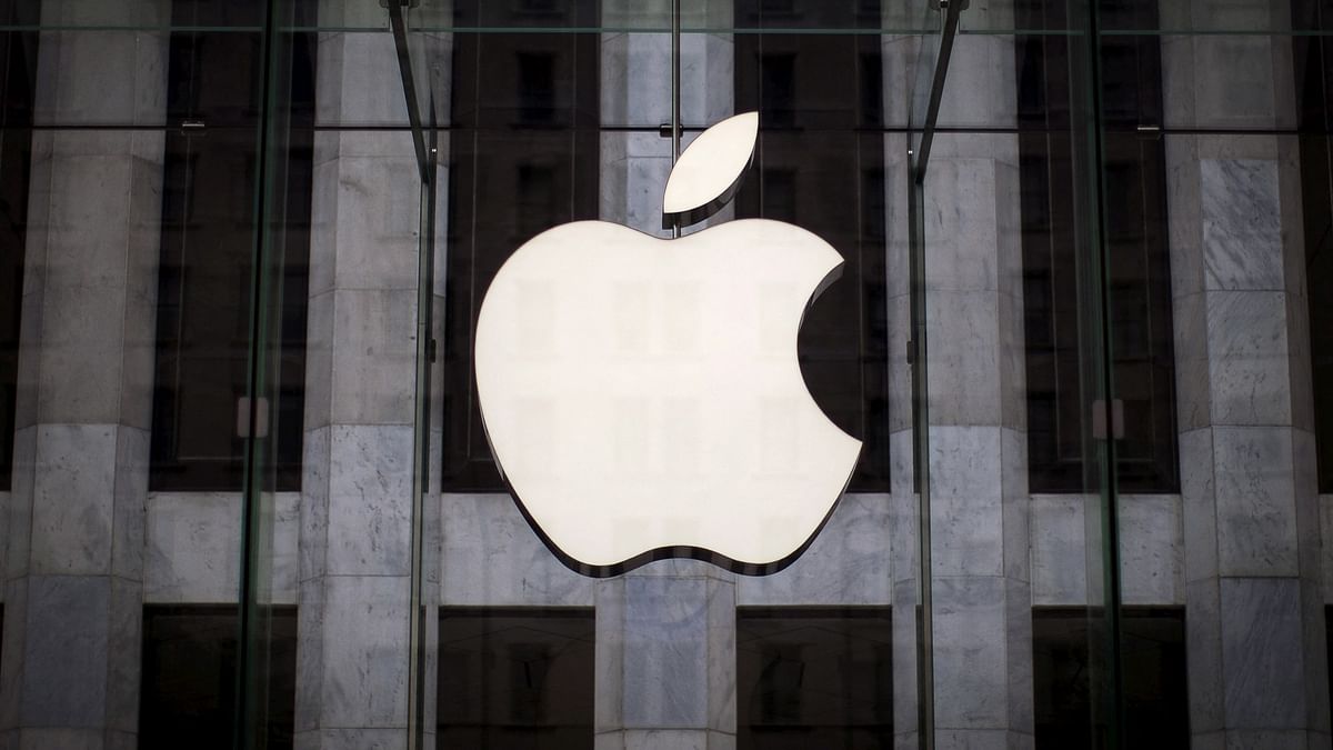 Rank 01| Apple,  Brand Value: $1,015,900 million.