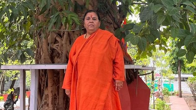 Security officer receives calls from Pak and Dubai asking Uma Bharti's location; cops launch probe