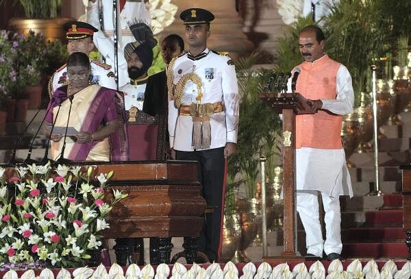President Droupadi Murmu administers oath to BJP MP Ajay Tamta as minister. 
