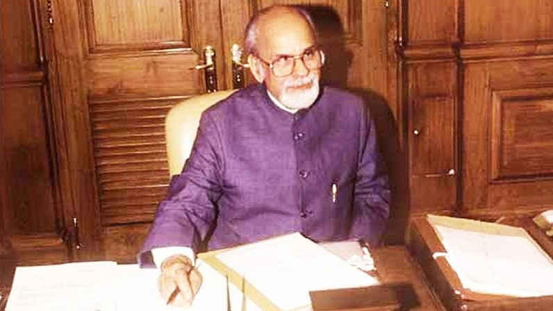 IK Gujral (1997-1998): IK Gujral served as India's Prime Minister from 1997 to 1998. He is famous for the Gujral Doctrine in foreign policy, emphasising good relations with neighboring countries.