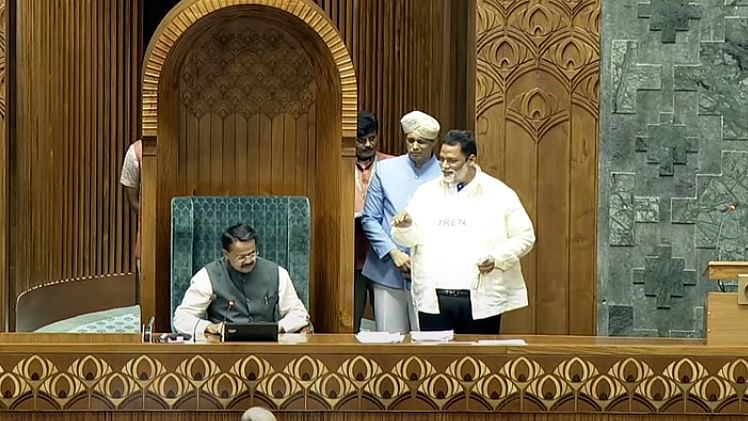Pappu Yadav(R) speaking to hecklers after taking oath.