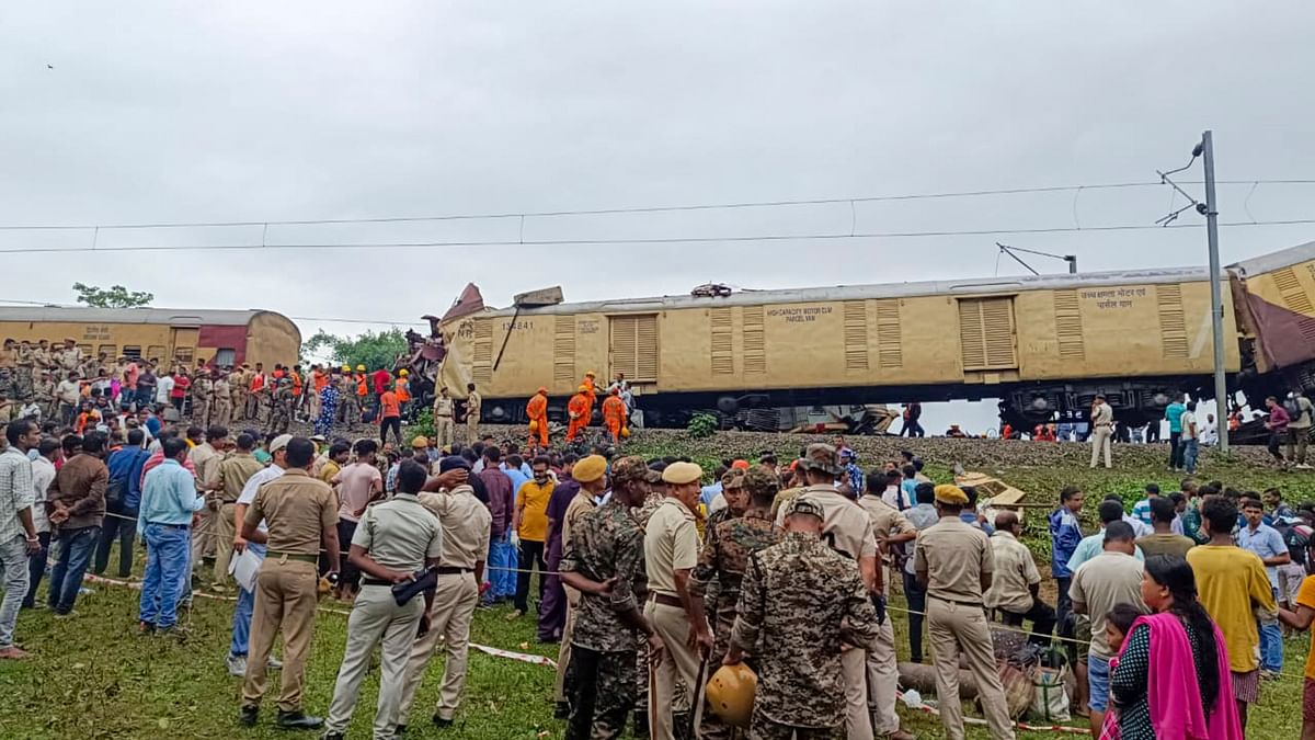 Officials carry out rescue work, near Rangapani railway station in West Bengal.