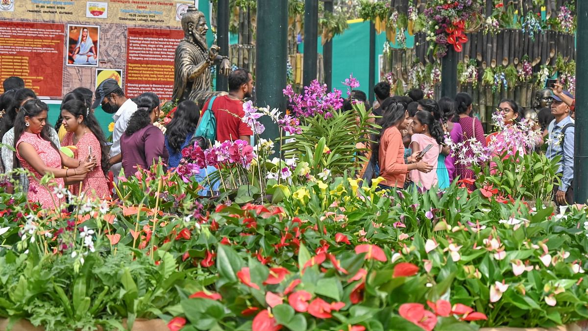 Lalbagh Botanical Gardens, one of the historic parks in the City, is famous for beautiful flower shows, expansive lawns, glass house, and diverse plant species. This park is one of the perfect spot to spend time with family and friends. 
