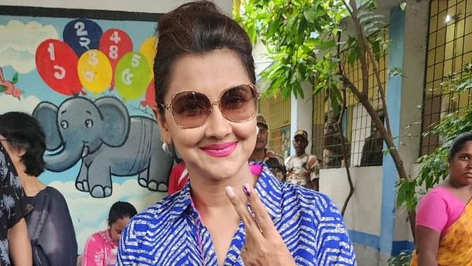 Actor and TMC candidate Rachna Banerjee won from Hooghly against actor Locket Chatterjee of BJP. This will be Banerjee's first term as a politician.