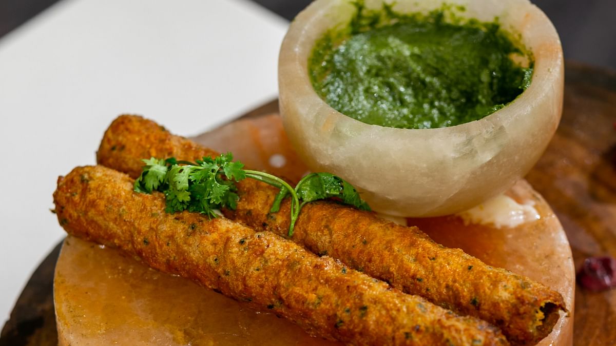 Kebabs are essential part of Bakrid meal and are deliciously smoky and flavourful. Whether seekh kebabs, shami kebabs, or chapli kebabs, these spiced meat patties are served hot with green chutney and onions.