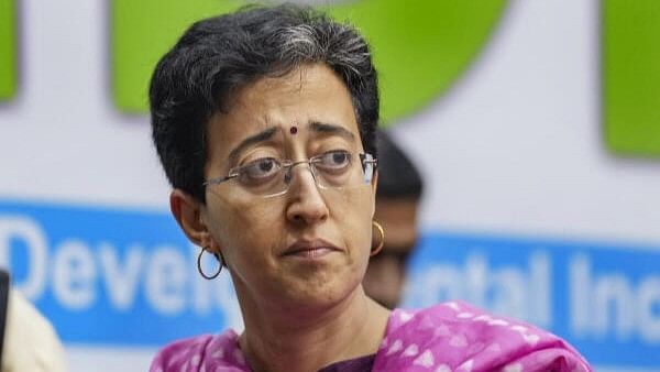 Protest outside Atishi’s residence for Rs 1000 honorarium to women