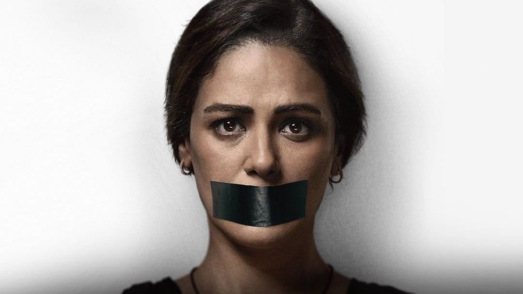 Kafas (2023): The drama TV series Kafas showcased Mona in a more intense and gripping narrative. The project is noted for its dark, psychological themes and her participation in such a series highlights her eagerness to tackle complex and challenging roles that push her boundaries as an actress.