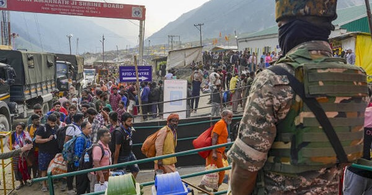 Amarnath Yatra begins, first batch of pilgrims leave for cave shrine