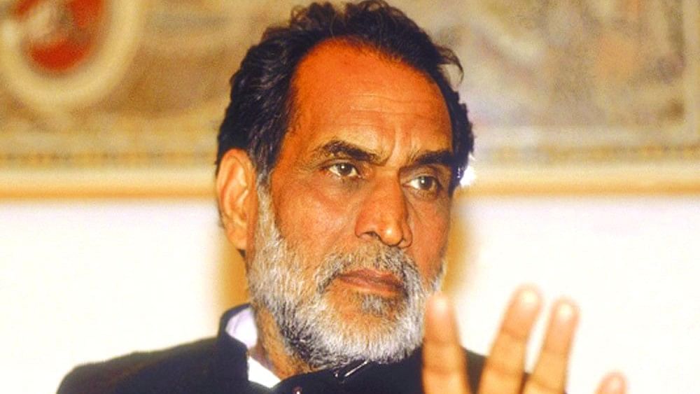 Chandra Shekhar (1990-1991): Chandra Shekhar faced significant economic challenges during his term. He held the position for a mere 223 days.