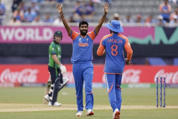 Jasprit Bumrah: The right-arm pacer can pose grave threat to the Pakistani batters in the much-awaited Ind Vs Pak match. Bumrah recently snatched the title of most maiden overs in T20Is among Test-playing nations. With an average of 19.22 and economy rate of 6.49 in T20, Bumrah is one of the top bowlers to look out for. 