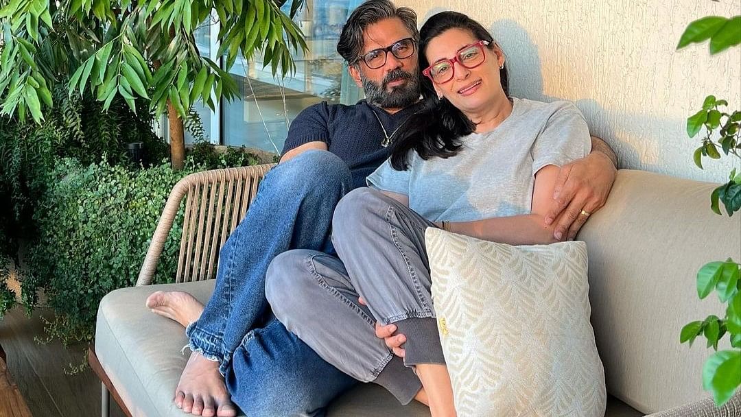 Another celebrated couple, Suniel Shetty, a Hindu, married Mana Qadri, a Muslim, in 1991 and captured the imagination of fans across the country. The couple is blessed with two kids, Athiya  (1992) and Ahaan (1995).