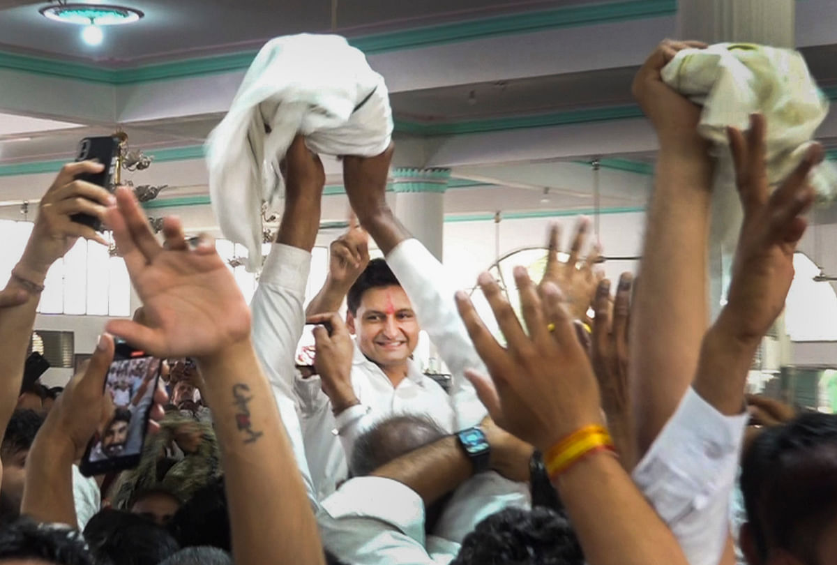 Congress candidate from Rohtak constituency Deepender Hooda being greeted as he leads during counting of votes for Lok Sabha elections, in Rohtak, on Tuesday.