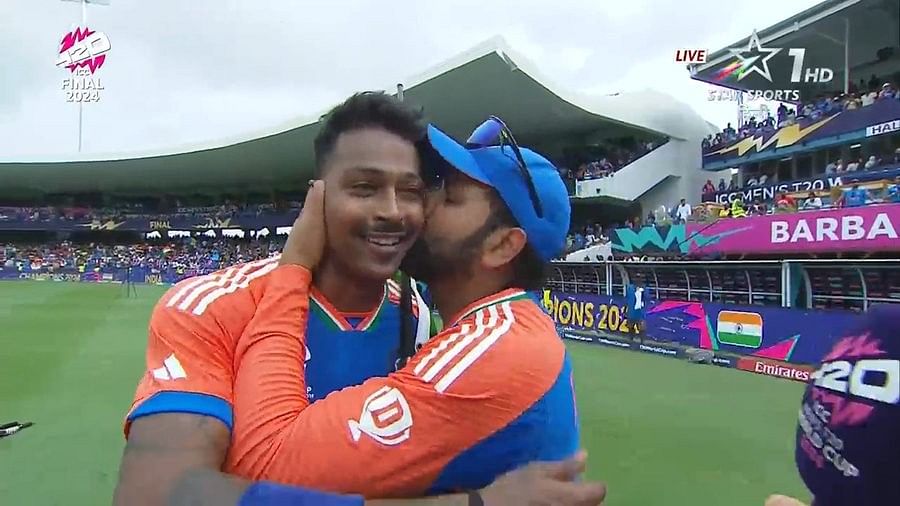 Netizens went crazy when they witnessed this amazing moment when captain Rohit Sharma interrupted an interview and kissed his deputy on the cheek.
