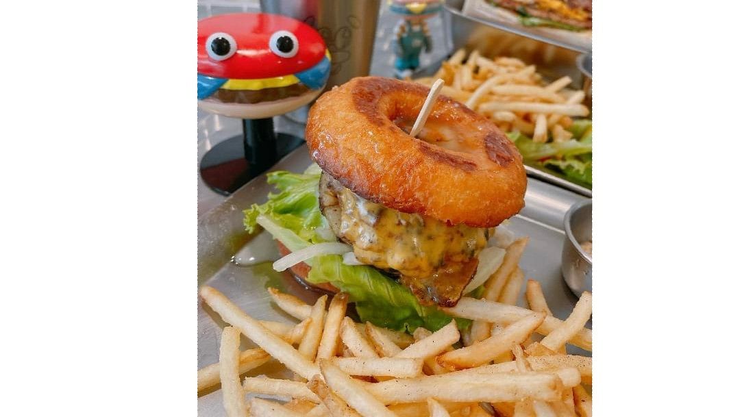 World's unhealthiest burger, Luther Burger, secured seventh position. This burger is more than 1000 calories and usually over 45 grams of fat per serving.