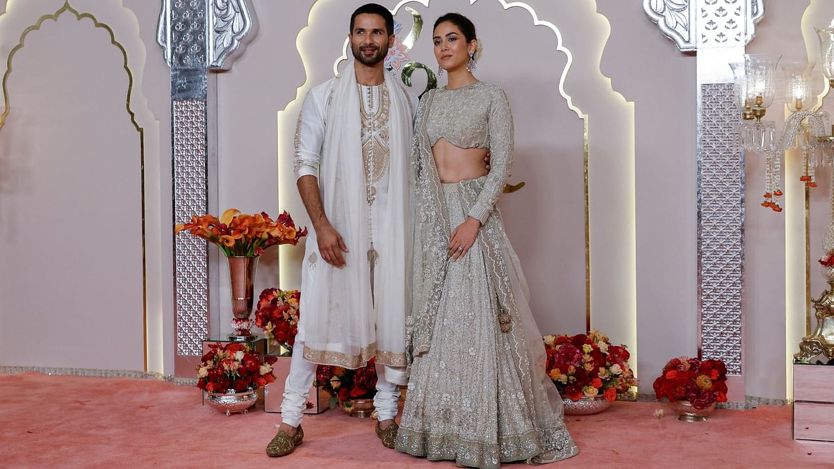 Celebrity couple Shahid Kapoor and his wife Mira Rajput pose for pictures on the red carpet.