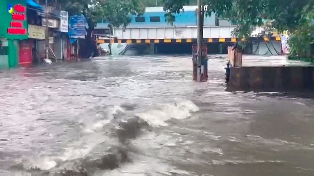 Several areas in Mumbai witnessed severe flooding, with many roads and narrow lanes submerged, hindering vehicular movement.