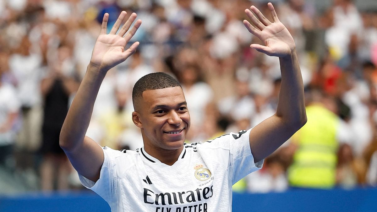 With an attendance of over 70,000 fans, the stadium was filled for Mbappe's first appearance.