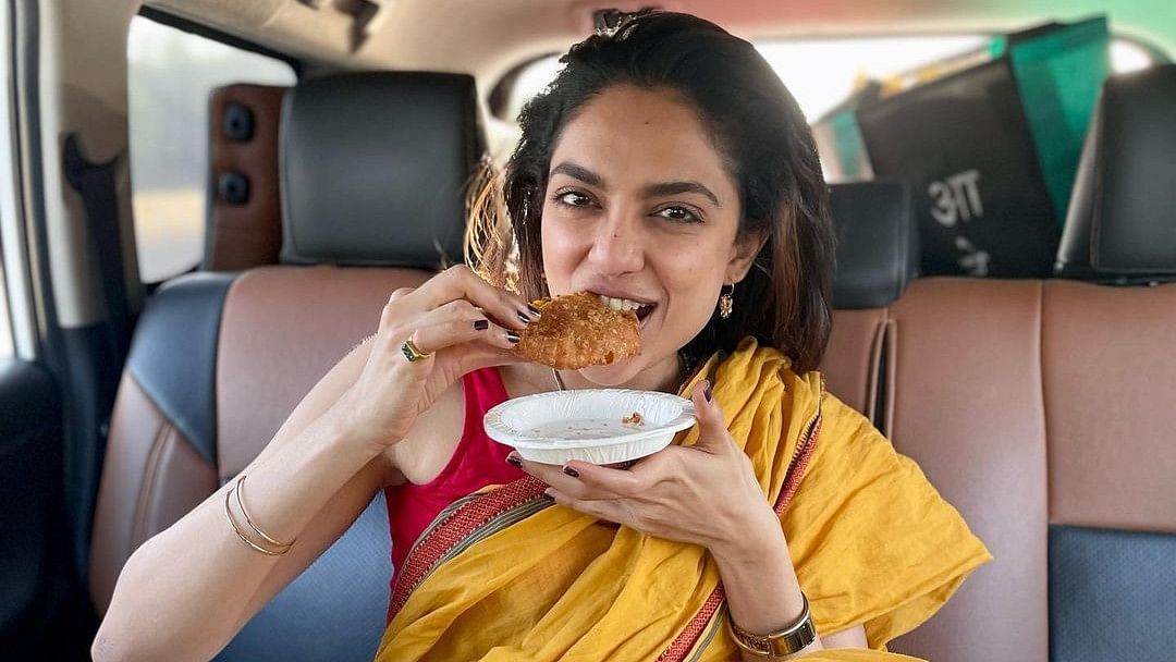 Sobhita Dhulipala embodies the saying “Good Food, Good Travel” perfectly. In this post, she is seen savouring kachori and celebrating Pongal, dressed in a beautiful saree.