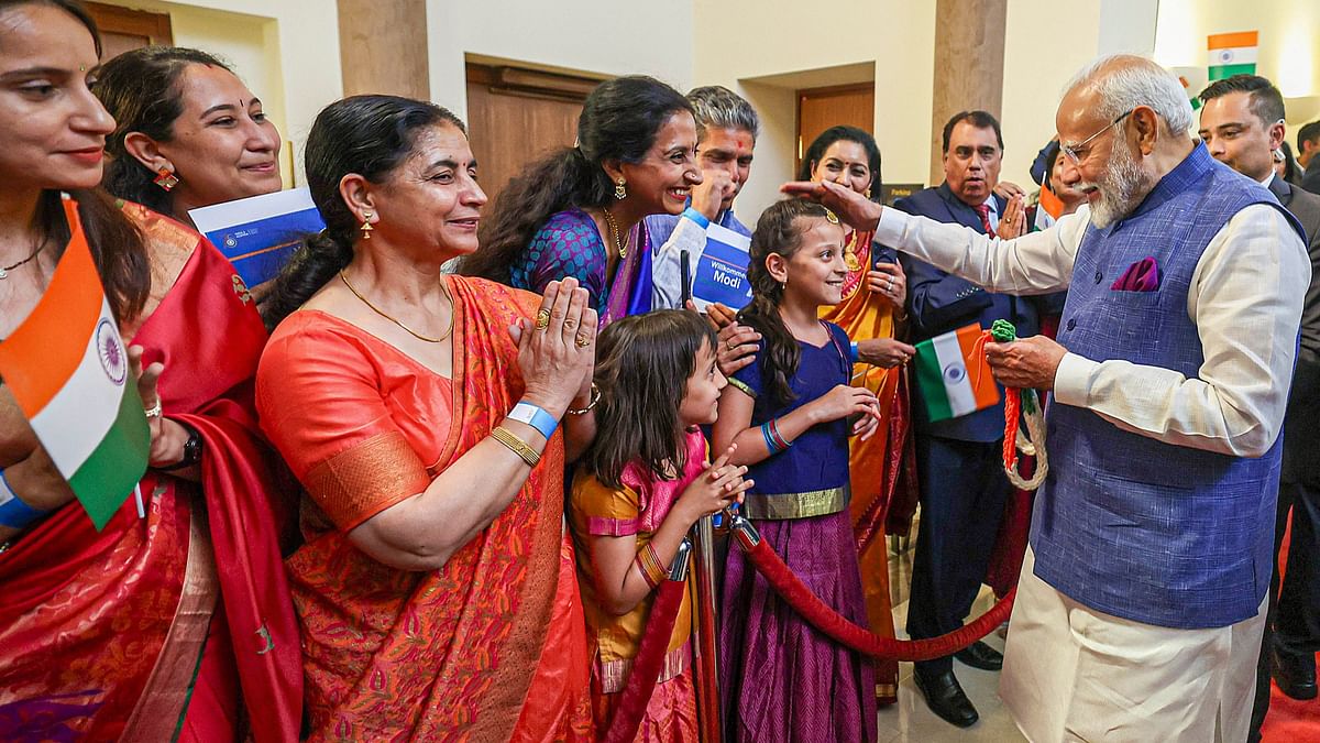 Prime Minister Narendra Modi being welcomed by the Indian diaspora upon his arrival in Vienna.