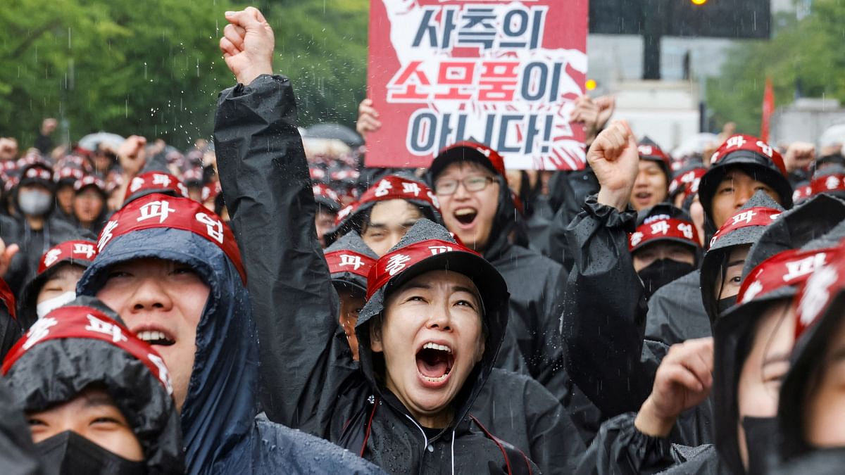 Their union pointed to further action should South Korea's biggest conglomerate continue to fall short of its demands.