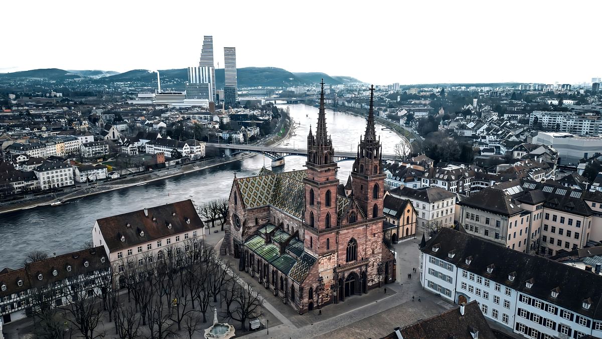 巴塞尔是瑞士第三个跻身前十的城市。2024 年，该市跻身全球对外籍人士生活成本最高的城市前五名。