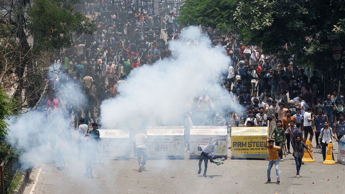 This has led to a new protest as other universities have decided to shut down in support of the Dhaka University students.