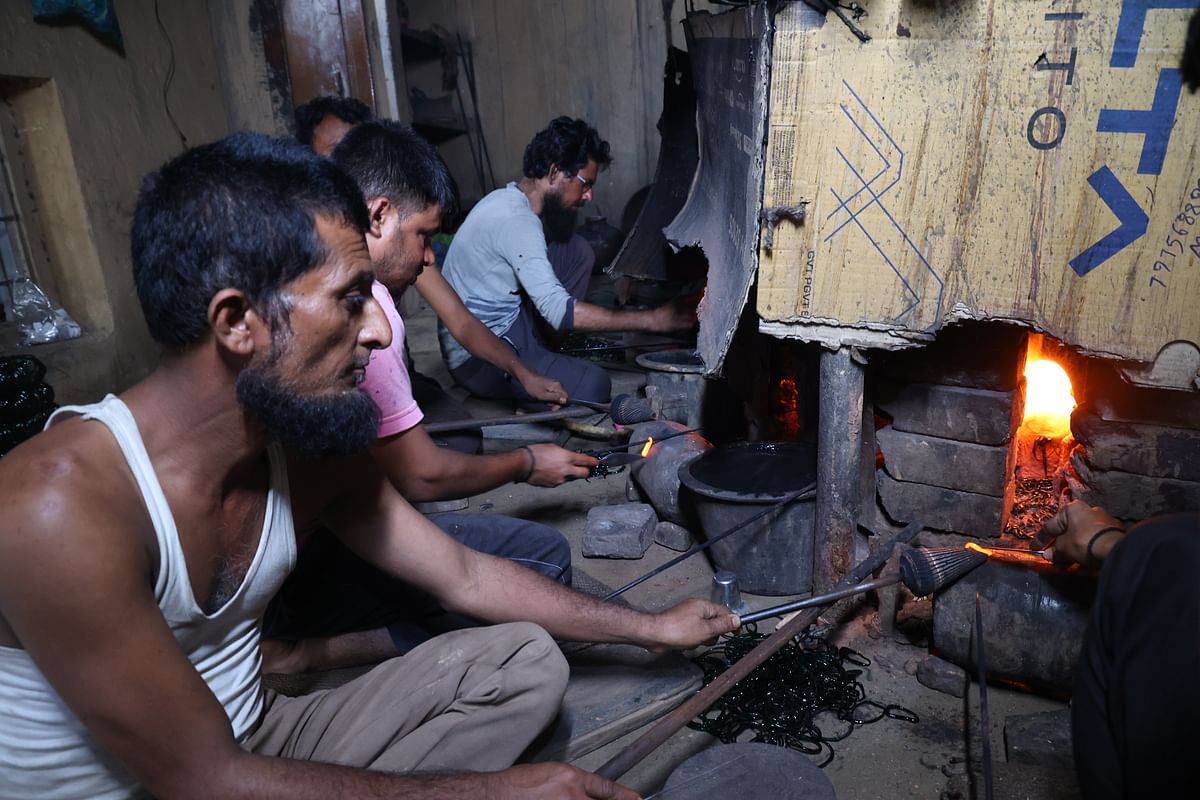 Bangles being made in Chennammanna Kittur.