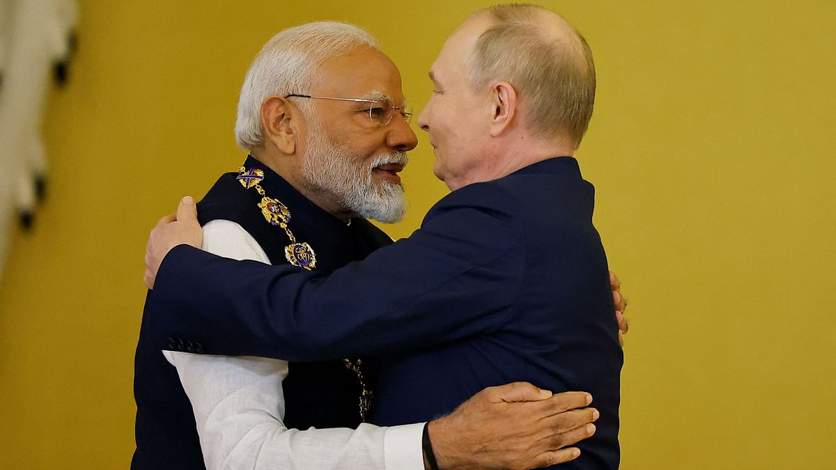 PM Modi hugs President Putin after receiving Russia's highest civilian award - Order of St. Andrew.