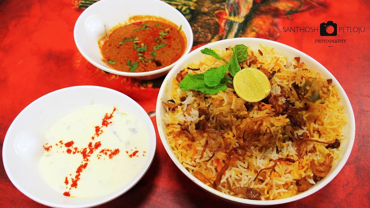 Hyderabad Biryani: Sixth on the list is Hyderabadi Biryani, made with basmati rice, meat (chicken, mutton, or fish), and a blend of spices including saffron, mint, and fried onions.