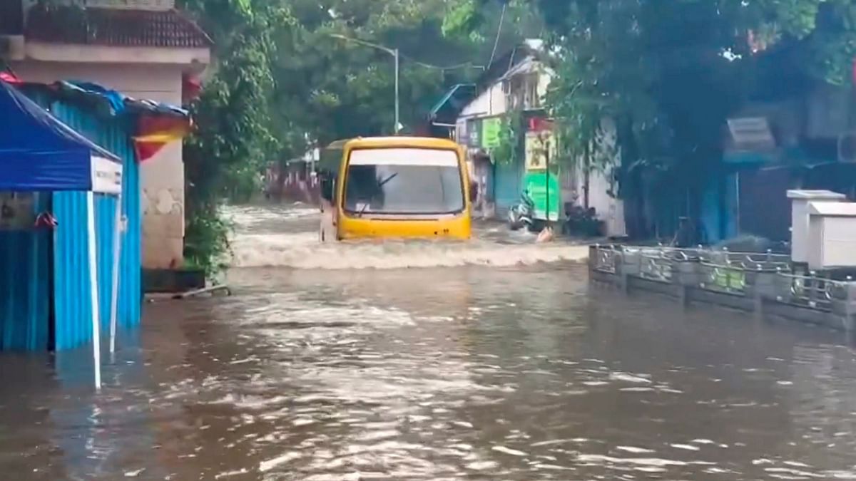 Several areas in Mumbai witnessed severe flooding, with many roads and narrow lanes submerged, hindering vehicular movement.